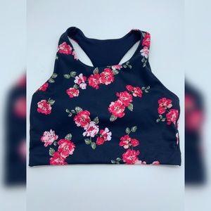 GapFit Blackout Technology Sports Bra